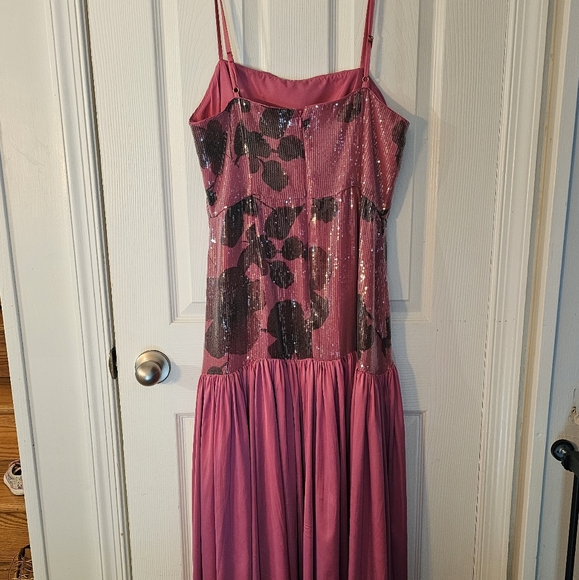 Hutch Gown, long dress. Used once, in great condition! Size 10, pink. - Picture 3 of 4
